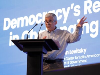 Steven Levitsky speaks about populism and democracy at GlobalFact 11. Credit: Vanja Čerimagić